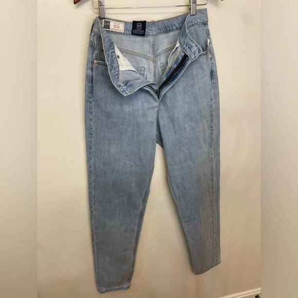 NWT GAP|| Mom Jean High Rise,Size 29 - Picture 2 of 10